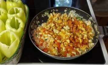 NAPUNILA SAM PAPRIKE S NEČIM ČEGA SE NIKAD NE BI SJETILI: Kada ih jednom probate na ovaj način, uvijek ćete ih ovako spremati – PREUKUSNE su