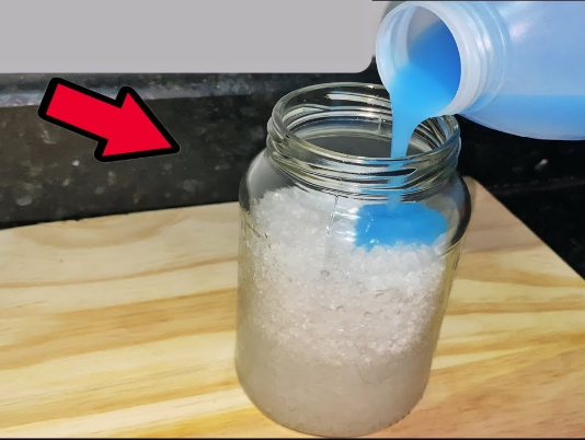 Na sol sipam obični omekšivač za rublje za učinak koji traje tjednima: OVO MORA BITI U SVAKOM DOMU!