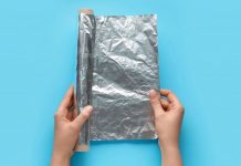 Oterajte štetočine daleko od kuće: Žena je stavila aluminijumsku foliju ispred vrata i rešila problem koji mnoge muči