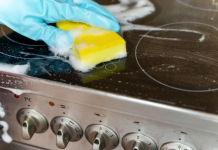 Najlakši TRIK ZA ČIŠĆENJE ploče na električnom šporetu: Potreban vam je samo JEDAN SASTOJAK koji sigurno već imate, i sve će da blista!