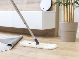 ŽENA KOJA PRODAJE STANOVE OTKRILA TRIK DA PARKET PONOVO BLISTA:Treba vam samo 1 jeftin sastojak