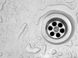 Potrebna su samo dva sastojka: Trik za brži odvod koji će vam uštediti novac