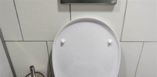 POPRSKAJTE ovo na WC dasku i zablistaće kao nova: Žute mrlje i prljavština će nestati ODMAH!