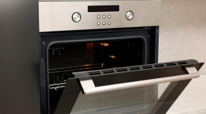 Vječno pitanje – zagrijati pećnicu prije pečenja ili ne? Mnogi rade jednu grešku, a ne znaju da im to ugrožava zdravlje