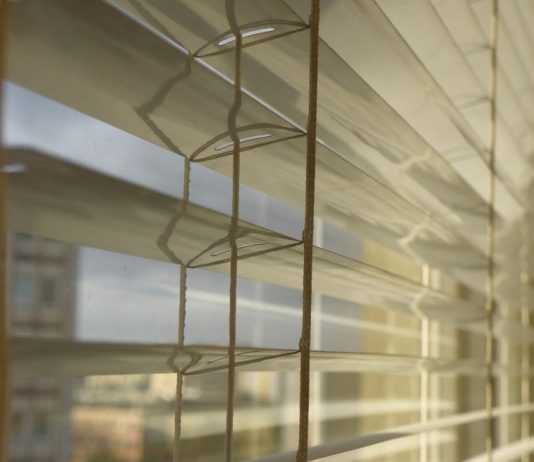 Kako da najbrže i najlakše očistite ROLETNE: Ove trikove koriste profesionalci i tvrde da su ubedljivo NAJBOLJI