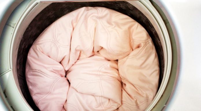 Kako oprati ogroman jorgan kod kuće? Ako ne može da stane u mašinu, ovo su zlatni trikovi starih domaćica