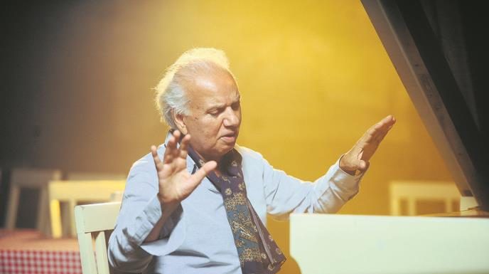 ODRASTAO U TEŠKOM SIROMAŠTVU, DANAS ZA JEDNU PESMU UZME 20.000 EVRA! Ovaj pevač je najobrazovaniji na estradi: Razmišljao sam da li ću izaći iz te bede!