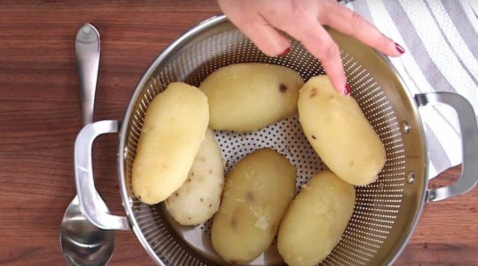 Liječnik upozorio: Ako primijetite jednu stvar na krompiru, nipošto ga nemojte jesti