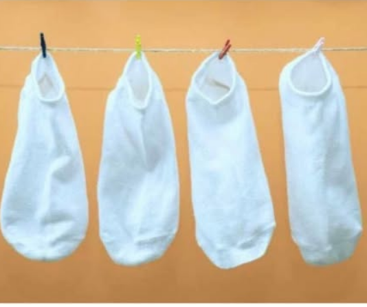 Bijele čarape može biti teško očistiti, ali s ovom metodom ponovno će izgledati potpuno nove