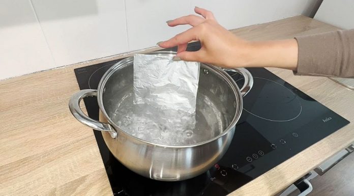 Znate li zašto trebate baciti ALUMINIJ u kipuću vodu? Jedna iskusna domaćica mi je savjetovala da to uradim i to je savršena pomoć u domaćinstvu!