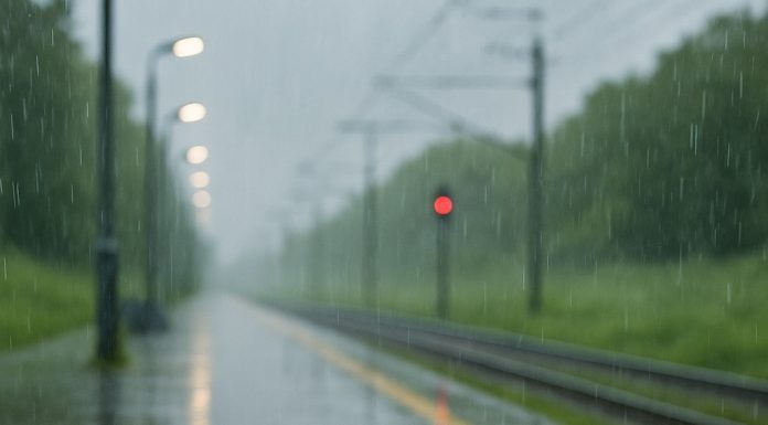 Beskućnica, trudna žena, spavala je na kiši na železničkoj stanici — i stotine ljudi su prošle pored nje, dok se jedan čovek nije zaustavio