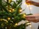 Kako da veštačka jelka izgleda raskošno uz trik od 100 dinara: Za Novu godinu ne kupujte ukrase, samo ovu traku