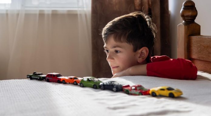 8 neuobičajenih znakova autizma kod dece: Psiholog otkriva kada treba da vam se “upali alarm”