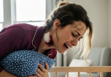 Nakon mog carskog reza, bila sam toliko slaba da nisam mogla ni da stanem. Moja mama je šapnula: „Odmori se—ja ću se brinuti o bebi.“