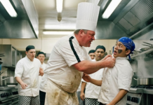 Gazda je otpustio radnika jer je ‘ukrao’ hleb iz kuhinje restorana: Pratio ga je da ga prijavi policiji i video da on tim hlebom hrani gazdinu majku koja je pobegla iz doma.