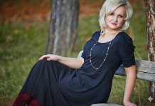 Moj otac se nikada nije pojavio na mom vjenčanju — poslao je kovertu preko moje majke. Dva tjedna kasnije saznala sam strašnu tajnu. 😢