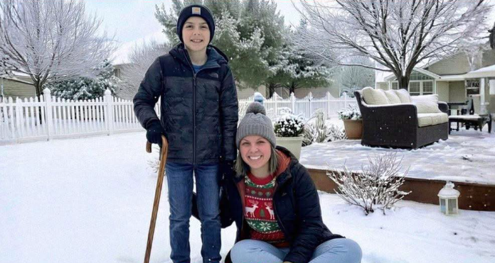 Napustila je vlastito dijete — deset godina kasnije pokucala je na moja vrata