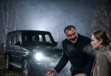 Muž je dovezao ženu noću na groblje, doveo je do sveže jame i hladno rekao: «Ovo mesto je za tebe». Od straha i beznađa žena je pristala na njegove uslove, ali je kasnije uradila nešto posle čega je muž sam klečao pred njom i molio za oproštaj