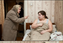 Svekrva je upala u stan dok sam spavala nakon noćne smene: “Gde su pare?! Sin je rekao da si dobila puno para! Zašto mi nisi rekla?” Tada se ponovo otvorila vrata, i svekrva je ZAVRIŠTALA od užasa… 😲😲😲