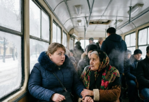 Siđi na narednoj stanici i odmah idi kući, samo nemoj uključivati svetlo, — jedva je čujno prošaptala Cigančica. Prvo sam pomislila da je to potpuni blesak i da je to posledica moje umornosti. Međutim, nepoznata žena izgovorila je takve detalje mog života o kojima nije znala nijedna živa duša. Poslušala sam je i vratila se kući, ali stvarnost me je preplašila više nego bilo koja mračna proročanstva… 😲😲😲