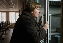 “Oklada veća od života: što je kuharica otkrila u kancelariji vlasnika da se smrzla od užasa 😲😲😲