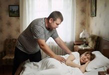 „Reci PIN kod za karticu, mama je u trgovini, želi kupiti sebi telefon”: muž me probudio u 7 ujutro, ali on i njegova majka nisu mogli ni zamisliti kakvo iznenađenje sam im pripremila😲🫣 😱😨