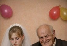 Roditelji su prisilili svoju 19-godišnju kćerku da se uda za 70-godišnjeg bogataša, ali već sutradan, nakon prve bračne noći, donijeli su joj beživotno tijelo uz riječi: „Iskreno saučešće… srce nije izdržalo“ 😨😲 Međutim, kada je otkriveno šta se dešavalo te noći u sobi mladovenčane para, svi su bili u užasu 😱