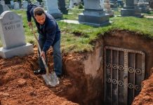 Unuk je iskopao grob svog djeda i otkrio ispod njega tajna vrata: kada ih je otvorio, njegov krik odjeknuo je cijelim grobljem 😯😱