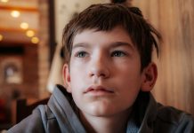 Majka ga odmah nakon rođenja bacila u kontejner: Uzeo ga čovek iz gradske čistoće, nakon 12 godina desilo se ono što nije mogao da sanja