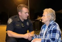 U tri sata ujutro, policija je primila čudan telefonski poziv: građanin je prijavio da mu komšinica sjedi na pločniku. Ono što je policija otkrila kada su stigli do njene kuće ostavilo ih je bez teksta. ☹️☹️☹️☹️