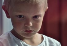 RANI ZNAKOVI AUTIZMA KOJE RODITELJI NE PREPOZNAJU NA VRIJEME: Sve počinje s ovim svakodnevnim rutinama