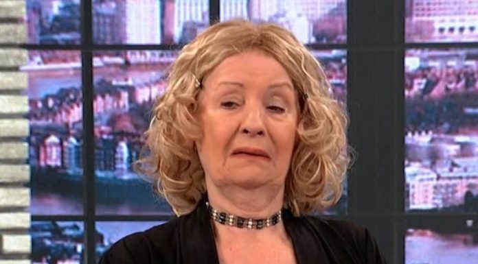 Lepa Lukić OSTALA BEZ KOSE, neće više da nosi periku: Pogledajte kako sada izgleda kraljica narodne muzike (FOTO)