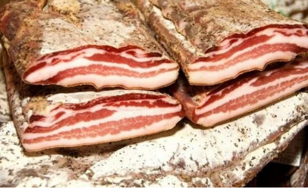 Da li je slanina stvarno štetna za nas: Iznenadićete se kada čujete kako utiče na vaše zdravlje, obavezno pročitajte!