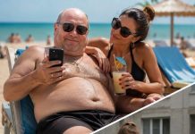 Dok je supruga nosila teške vrećice kući i brinula se o djeci, muž se s ljubavnicom bezbrižno odmarao na plaži; ali odmor je završio u trenutku kada je na njegov telefon stigla poruka s fotografijama i on se sledio od užasa 😨😱