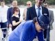 ESTRADA U ŠOKU! Haris Džinović stao na ludi kamen, a niko nije očekivao da će baš poznata političarka stati uz njega pred matičarem!”
