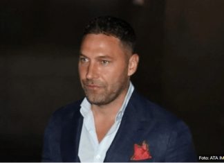 DUŠKO TOŠIĆ OBJAVIO FOTOGRAFIJU SA VENČANJA!! Mlada u prvom planu a tek da vidite ko je u pitanju… Atina i Nika nisu se odvajale od tate!! - featured image