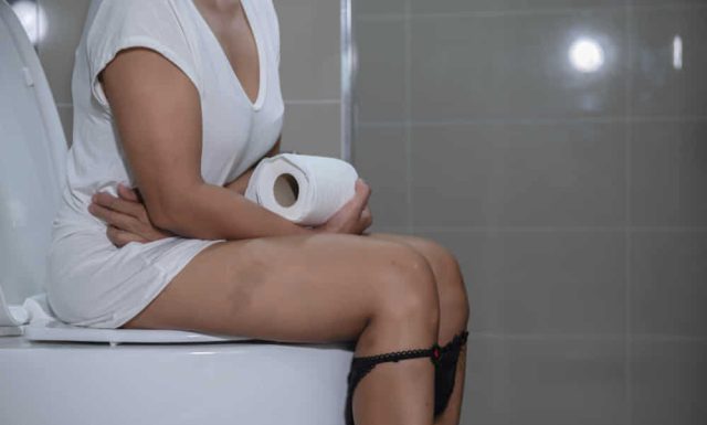 NE IGNORIŠITE IH: Možda su neprijatni, ali ovo su prvi simptomi raka debelog crijeva - featured image